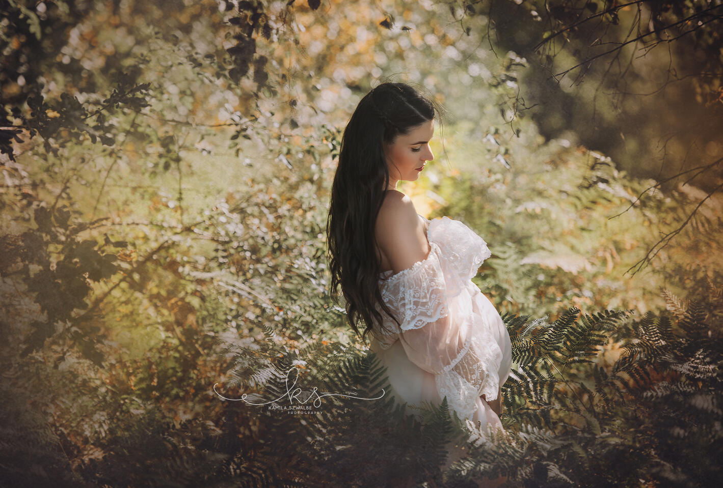 Pregnant mum at sunset - maternity photography Nottinghamshire